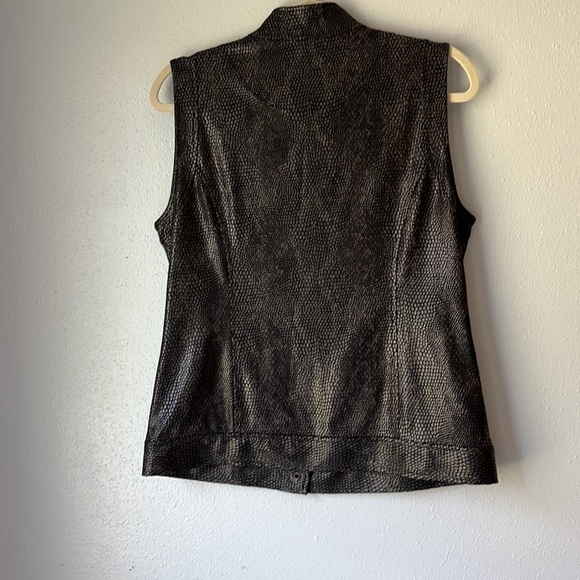 Sport Haley zipper front vest. Size Medium. - Picture 6 of 6